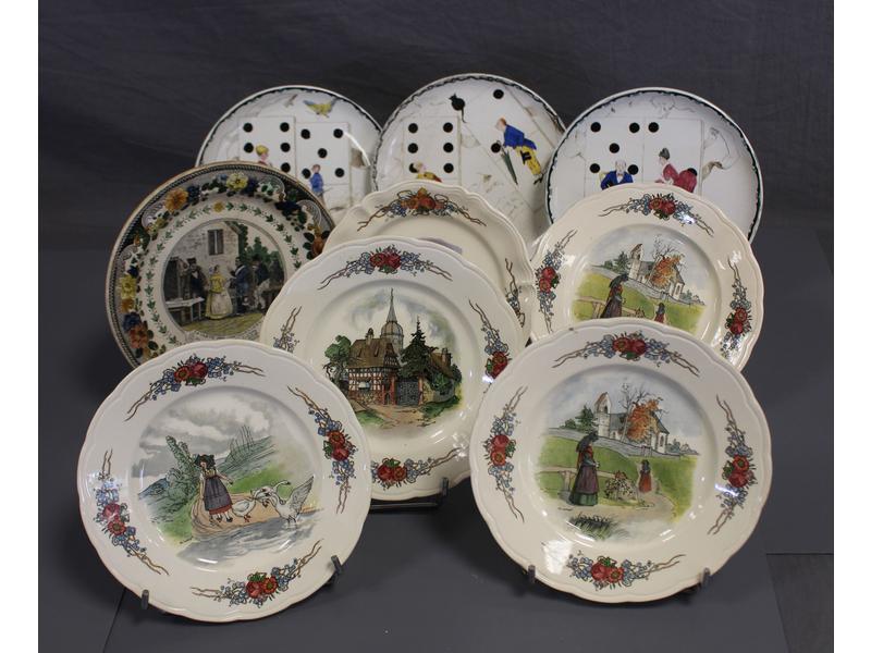 LOT D'ASSIETTES en faïence fine comprenant...