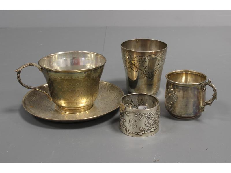LOT EN ARGENT comprenant : une tasse et sous-tasse...