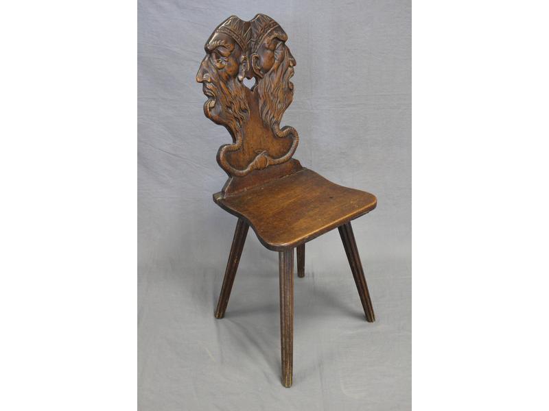 ORIGINALE CHAISE type escabelle en noyer...