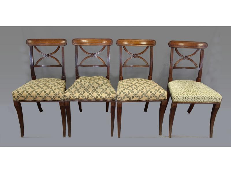 SUITE DE QUATRE CHAISES en acajou et placage...