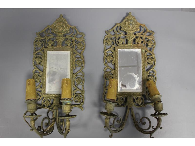 PAIRE D'APPLIQUES à fonds de miroir dans...