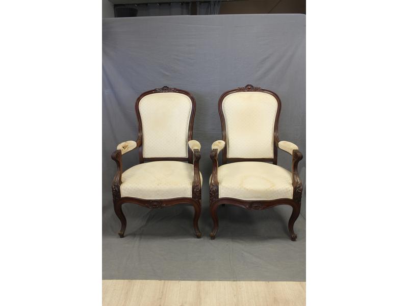PAIRE DE FAUTEUILS en acajou et placage d'acajou,...