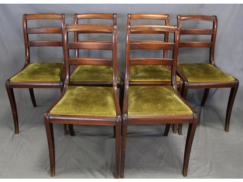 SIX CHAISES en acajou et placage d'acajou...