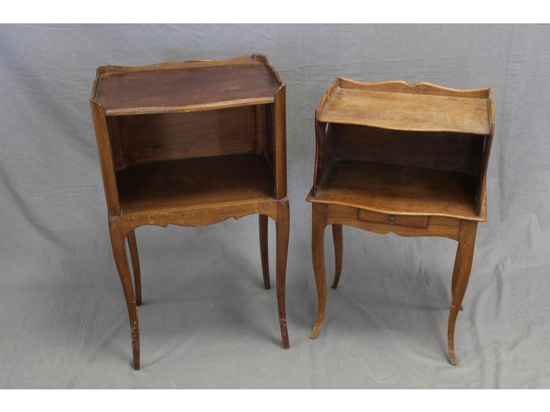 DEUX TABLES DE CHEVET à casier en bois n...