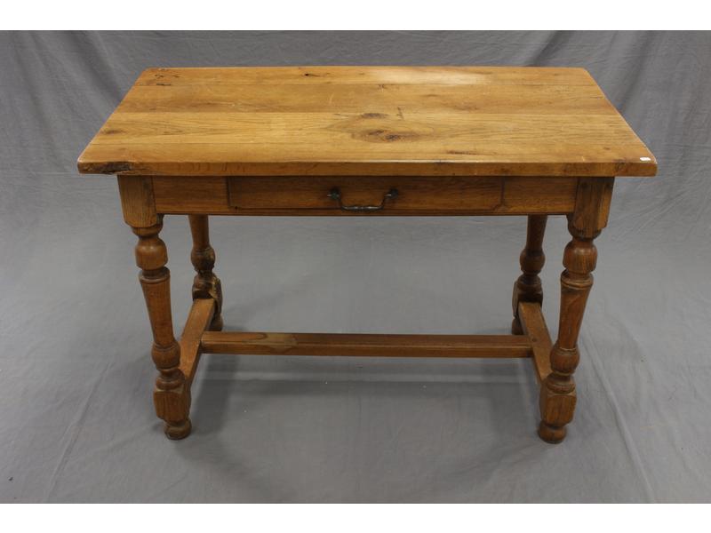 TABLE A  ECRIRE en chêne clair ouvrant à...