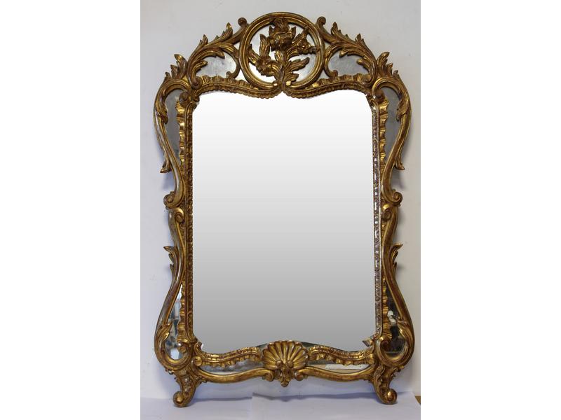 MIROIR à parecloses de forme chantournée,...
