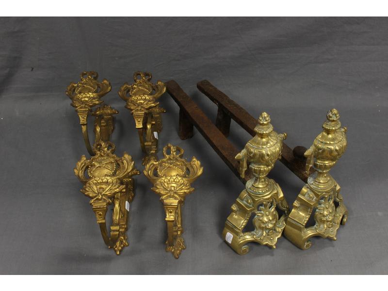 QUATRE EMBRASES en bronze doré à décor de...