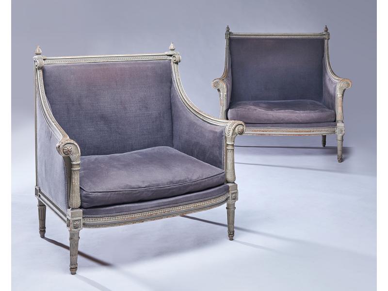 PAIRE DE MARQUISES à dossier plat, en hêtre...