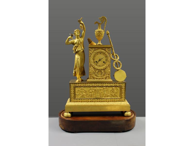 PENDULE borne en bronze doré à décor d’une...