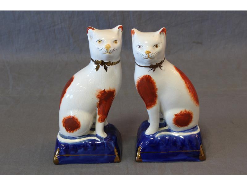 COUPLE DE CHATS roux sur coussins bleus en...