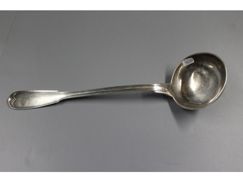 LOUCHE en argent modèle à filets. Poids brut...