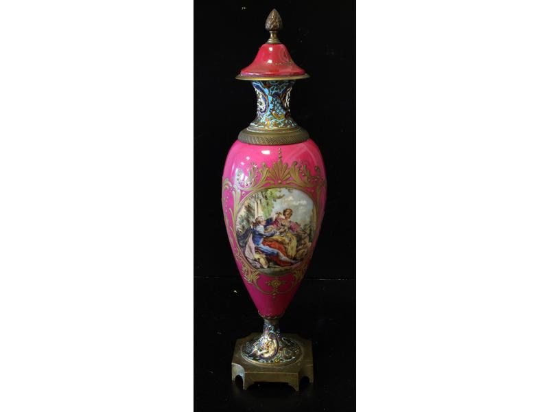 VASE couvert en porcelaine émaillée rose...