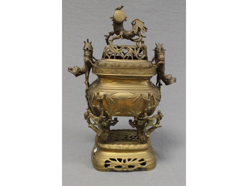 BRÛLE-PARFUM en bronze et laiton à décor...