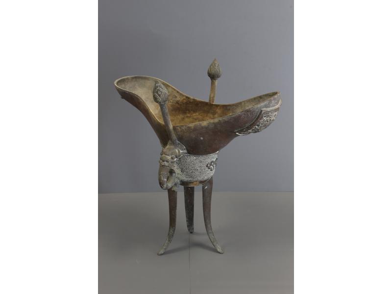 BRÛLE-PARFUM en bronze à décor d'oiseaux...