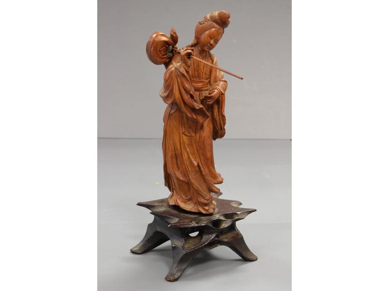 STATUETTE en bois sculpté représentant une...