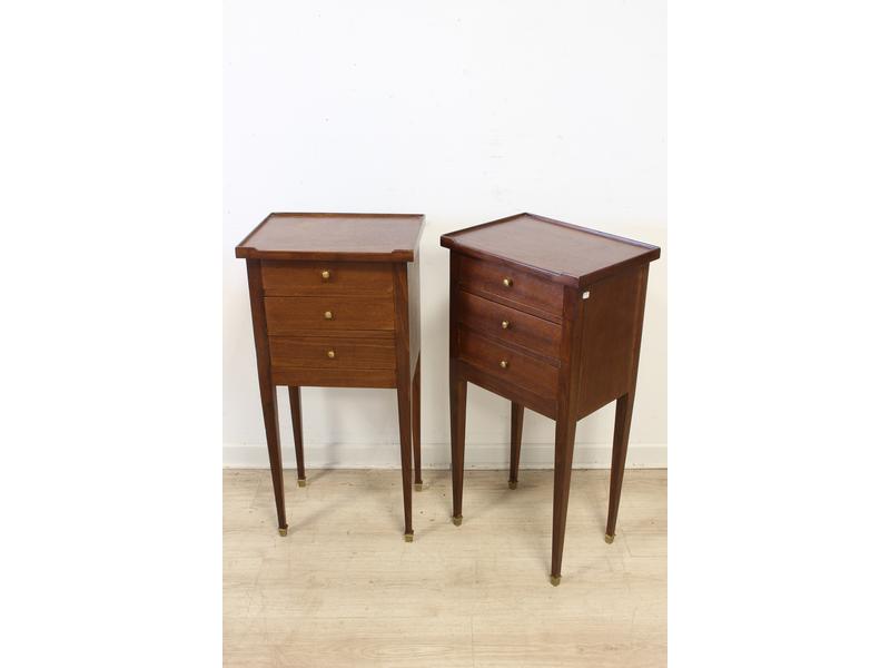 PAIRE DE TABLES DE CHEVET en placage d'acajou,...