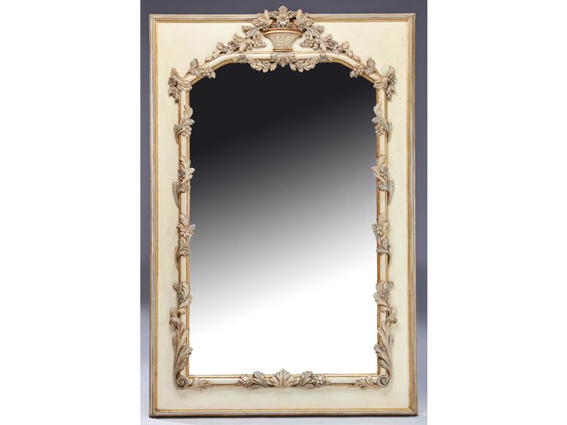 MIROIR dans un cadre de boiserie sculpté...