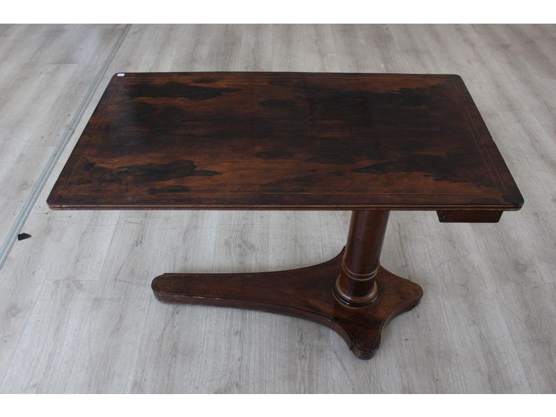 TABLE PUPITRE dite d'accouché en palissandre,...