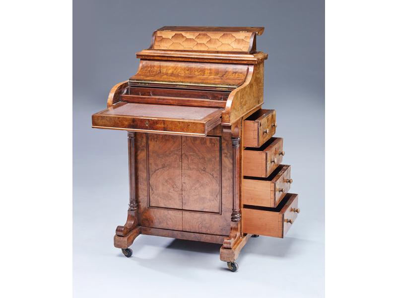 BUREAU DAVENPORT en noyer et placage de ronce...