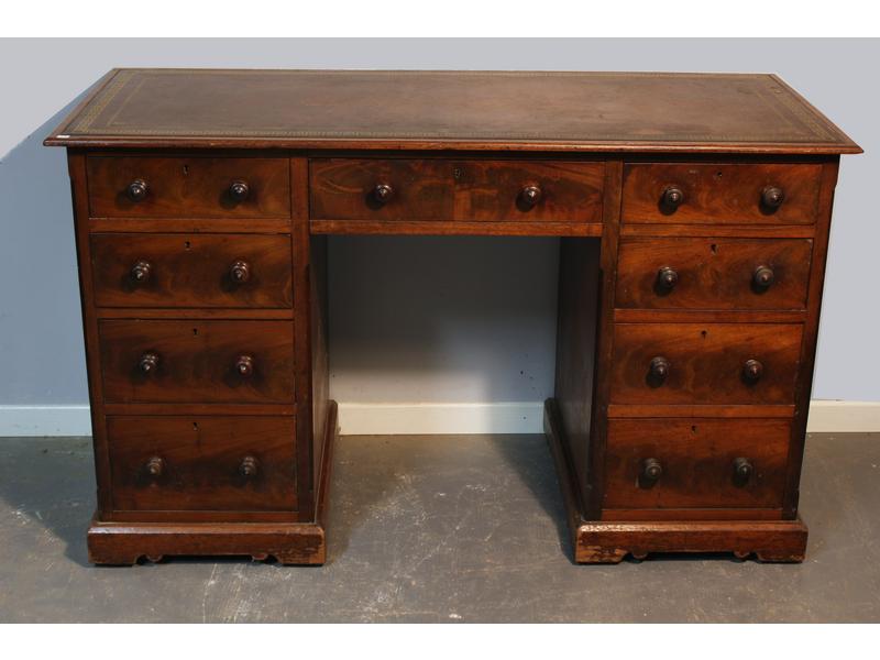 PETIT BUREAU A CAISSONS en acajou et placage...