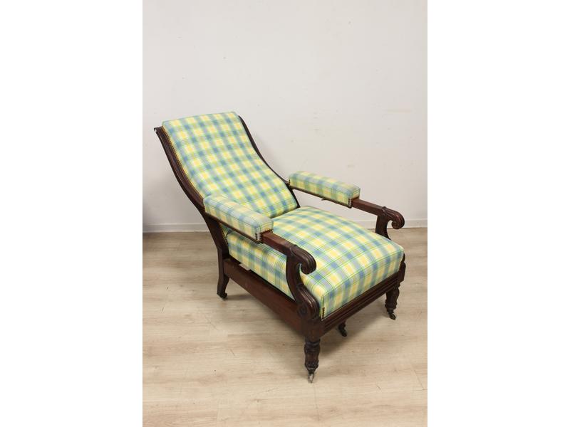 FAUTEUIL dit de planteur en acajou et placage...