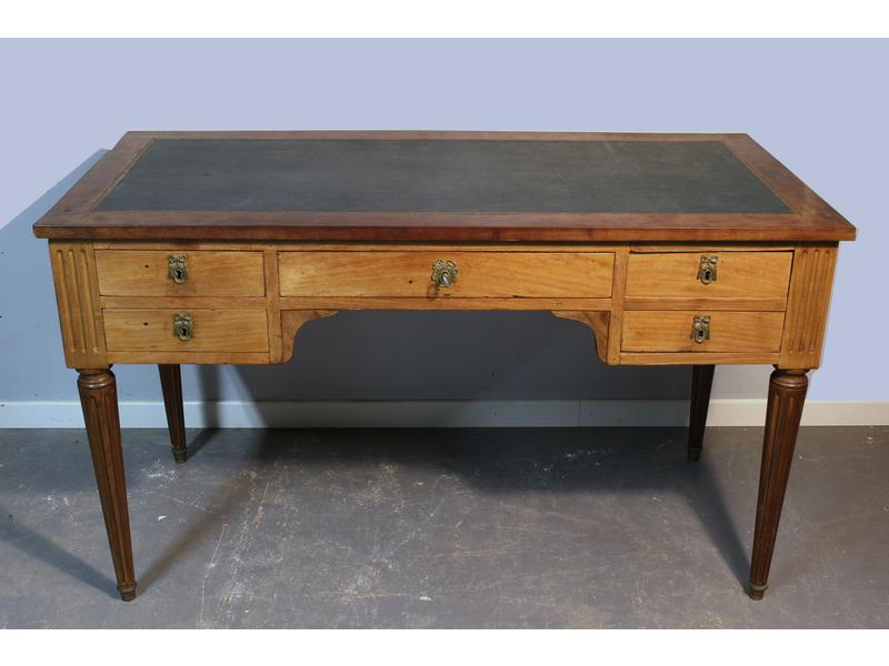 BUREAU A CAISSONS en acajou et placage d’acajou,...