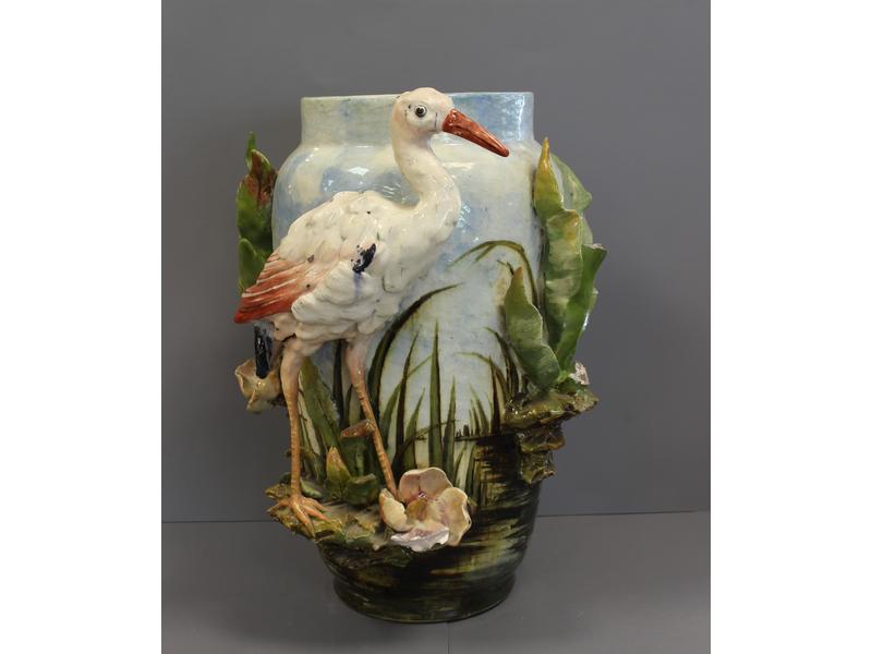 VASE en barbotine à décor émaillé polychrome...