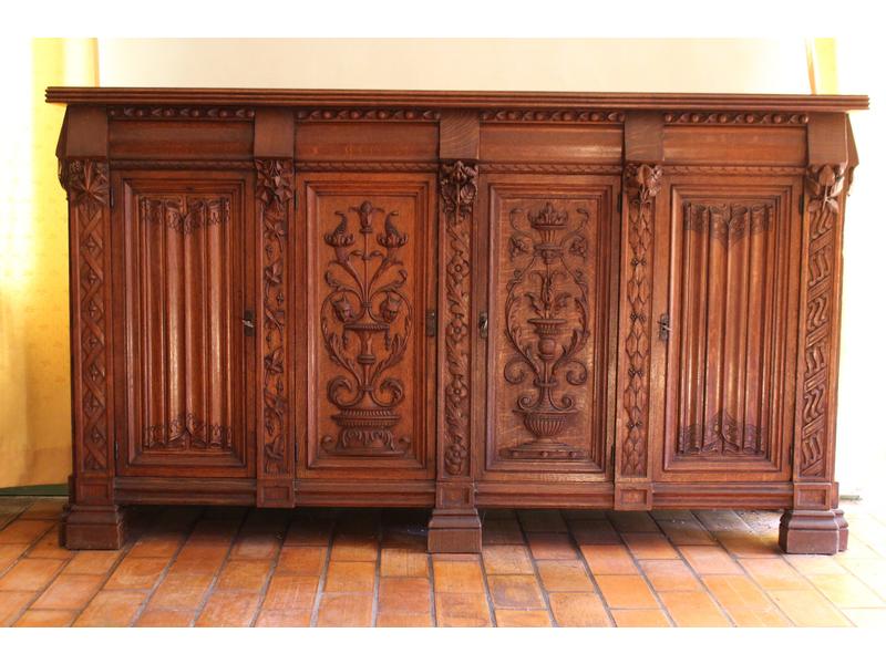 ENFILADE rectangulaire, en chêne clair mouluré...