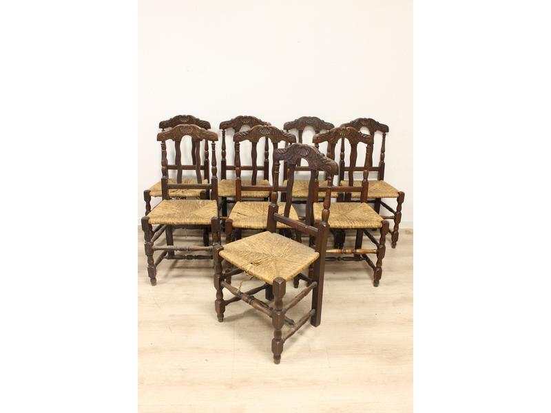 HUIT CHAISES paillées en chêne ciré, dossier...