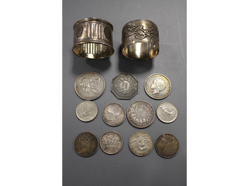LOT en argent comprenant deux RONDS DE SERVIETTE...