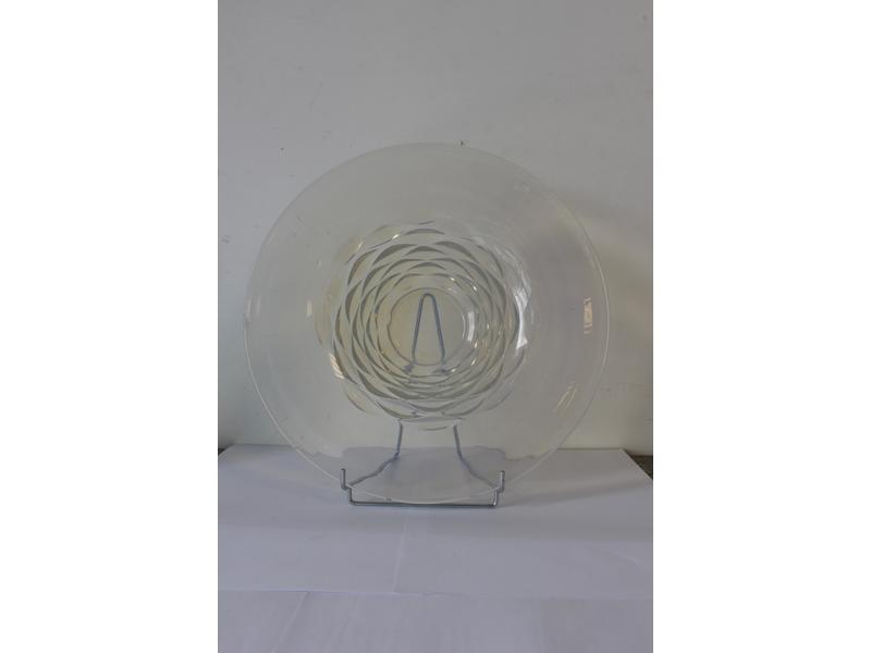 COUPE en verre moulé opalescent à décor de...