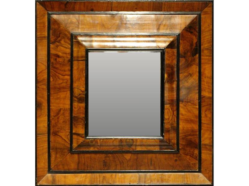 MIROIR rectangulaire dans un large cadre...