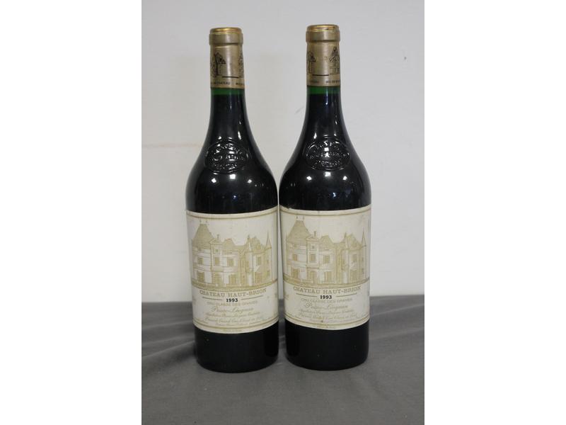 2 Blles CH. HAUT BRION Graves 1er GCC 19...
