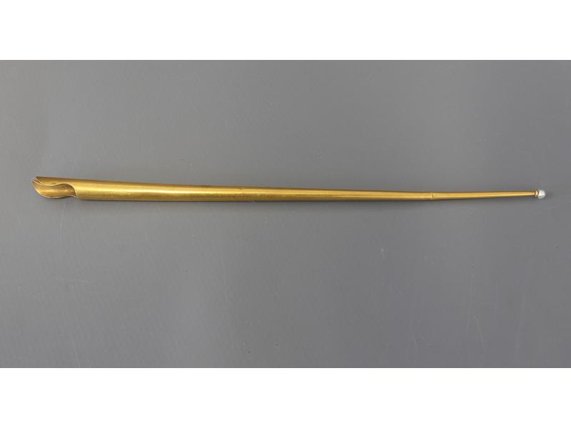 PORTE-PLUME en or jaune (18K), terminé par...