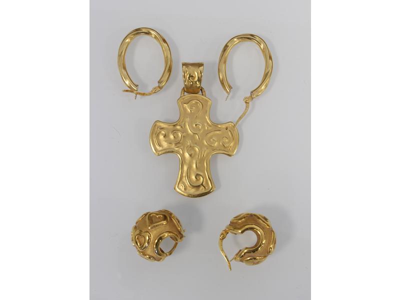 LOT DE BIJOUX en or jaune (18K) comprenant...