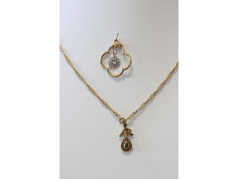 COLLIER en or jaune (18K) à maillons et son...