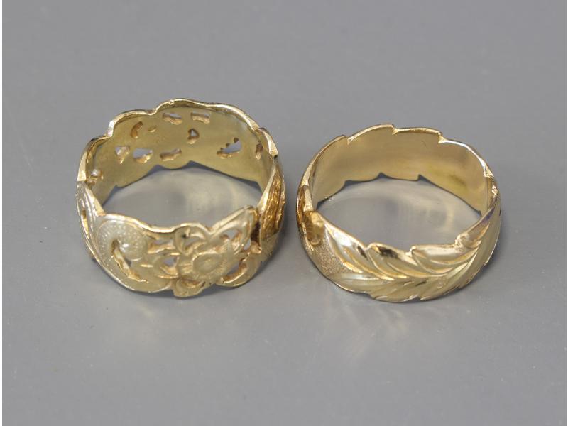 DEUX BAGUES ANNEAUX en or jaune (14K), à...