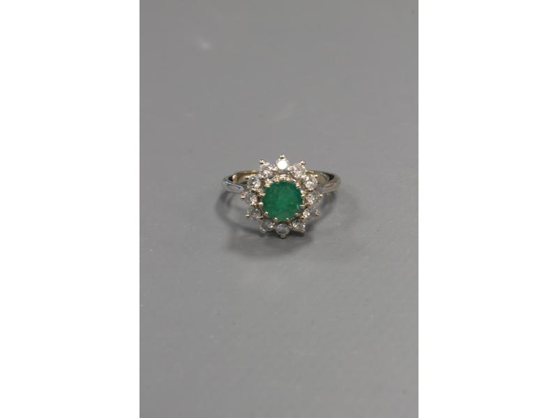 BAGUE type marguerite en or gris (18K) sertie...