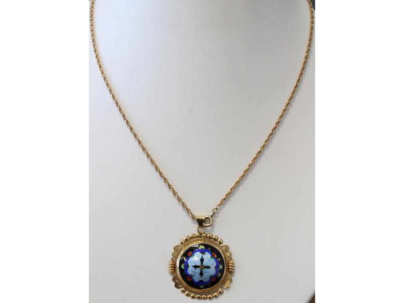 CHAÎNE en or jaune (18K) et son PENDENTIF...