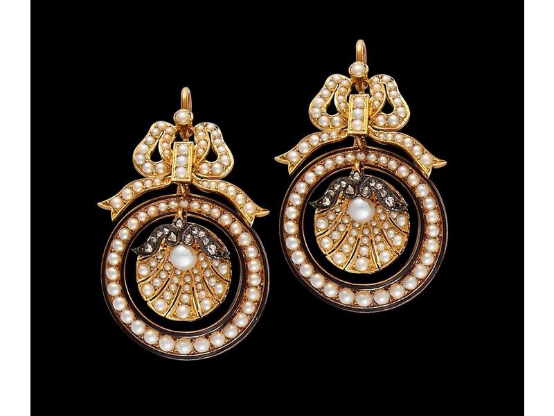 PAIRE DE PENDANTS D'OREILLES en or jaune...