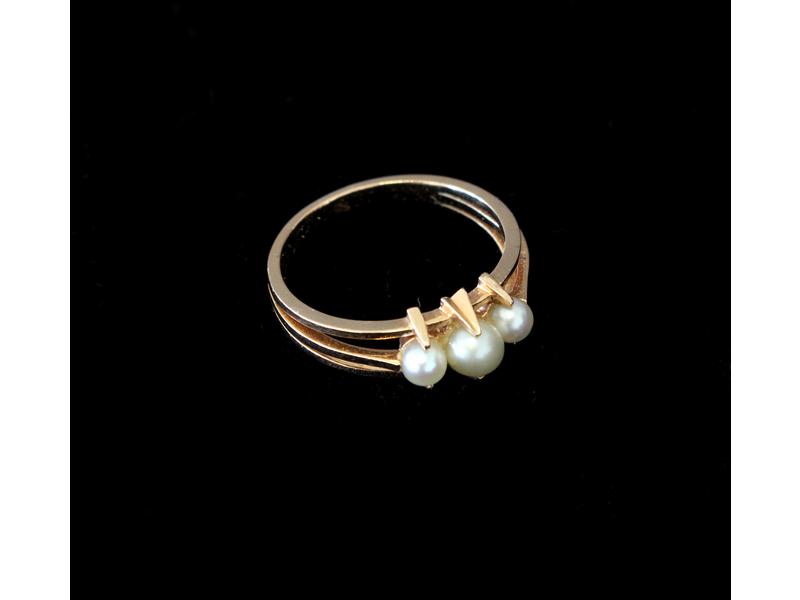 BAGUE trois joncs en or jaune (18K) sertie...
