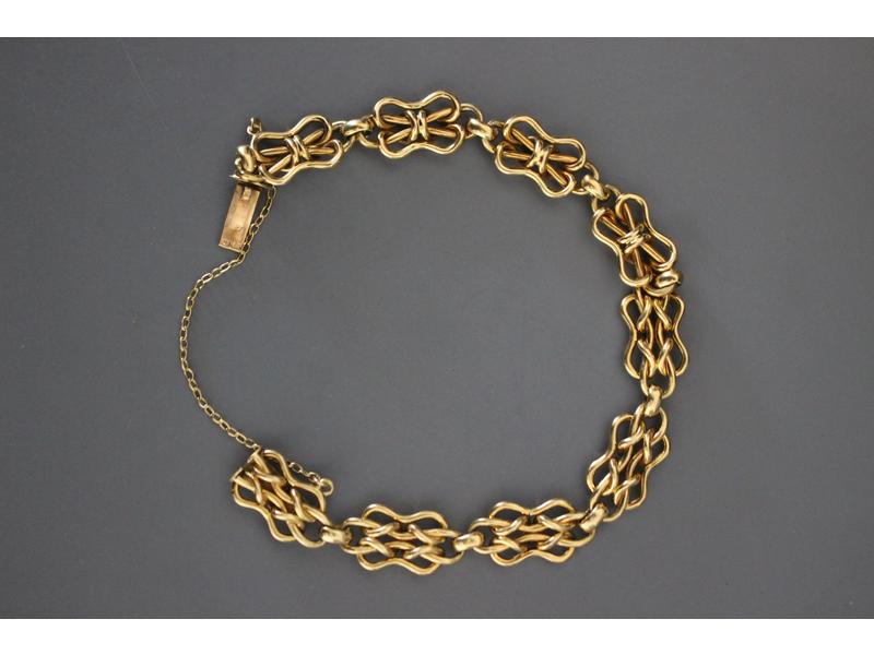 BRACELET en or jaune (18K) à maillons ajourés...