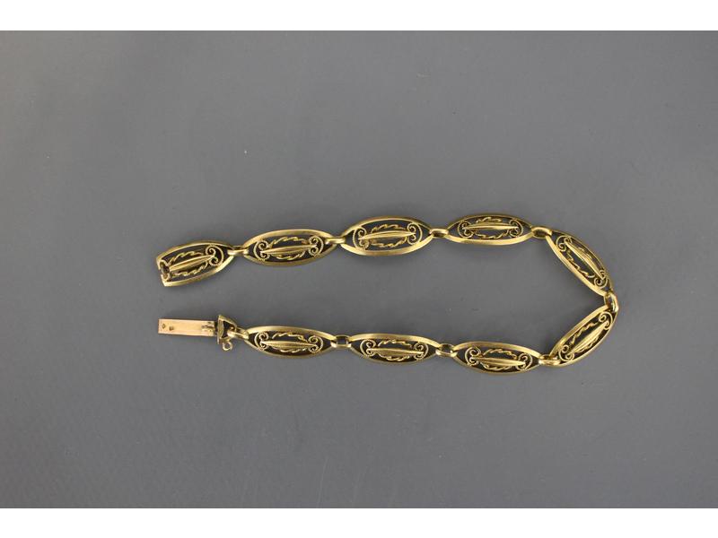 BRACELET en or jaune (18K) à mailles ovales...