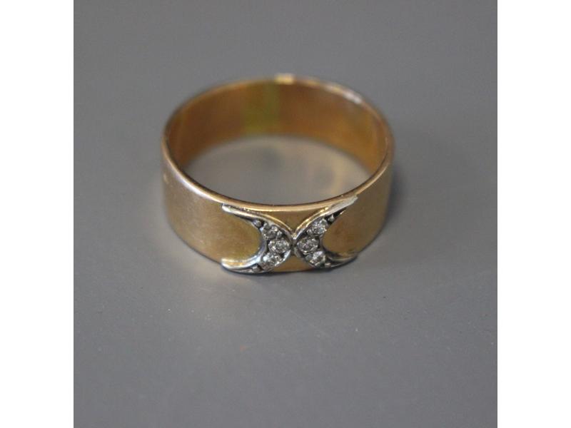 BAGUE JONC en or jaune (18K) à motif de deux...