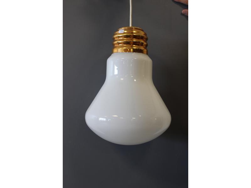SUSPENSION en forme d'ampoule, en verre opalescent...