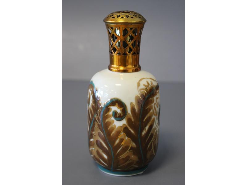 UNE LAMPE BERGER formée d'un vase cylindrique...