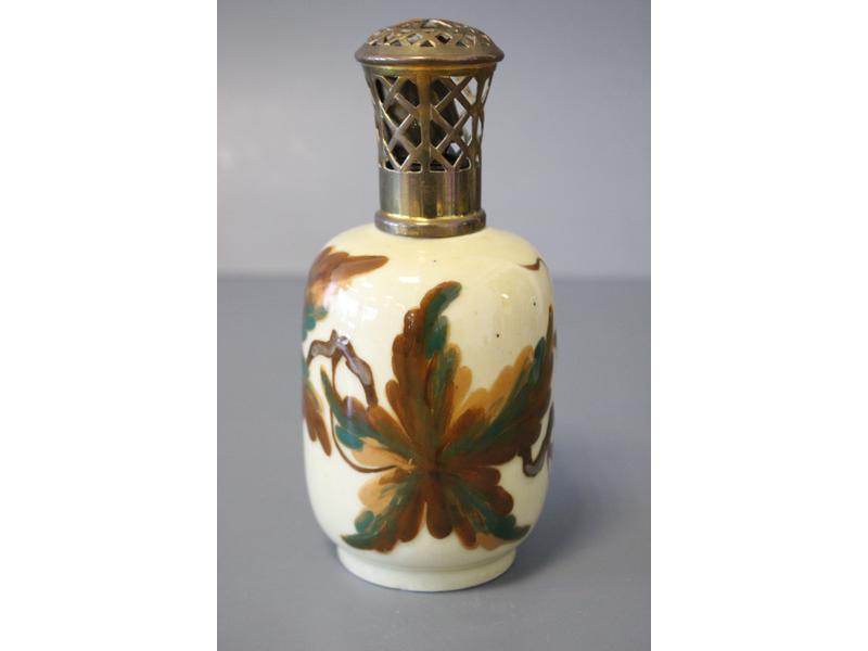 UNE LAMPE BERGER formée d'un vase cylindrique...