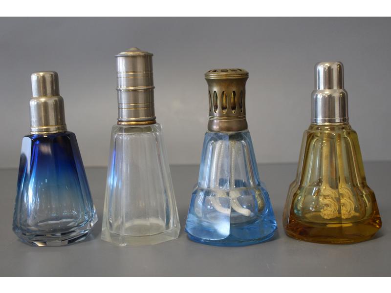 QUATRE LAMPES BERGER formées de vases tronconiques...