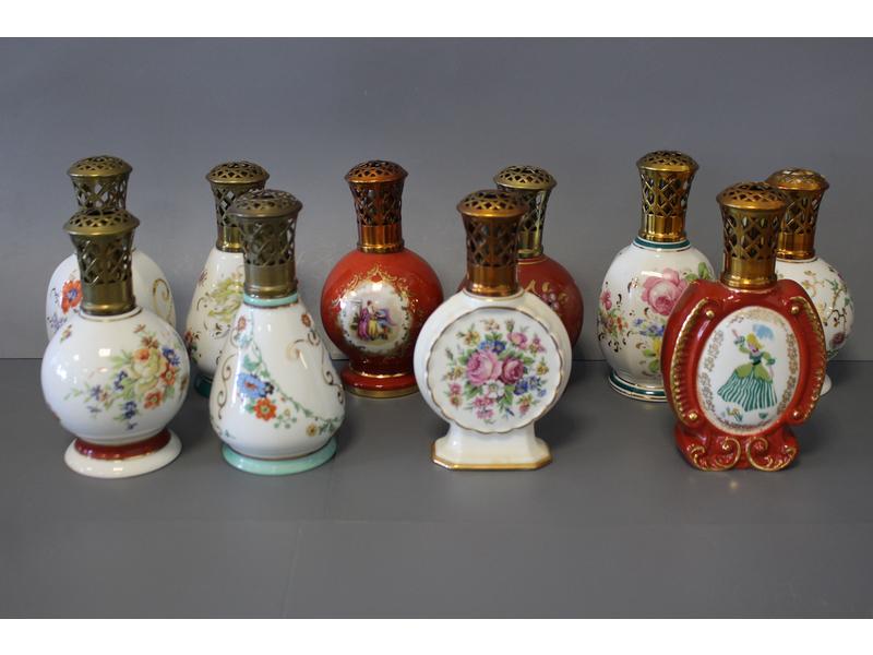 DIX LAMPES BERGER formées de vases en porcelaine...