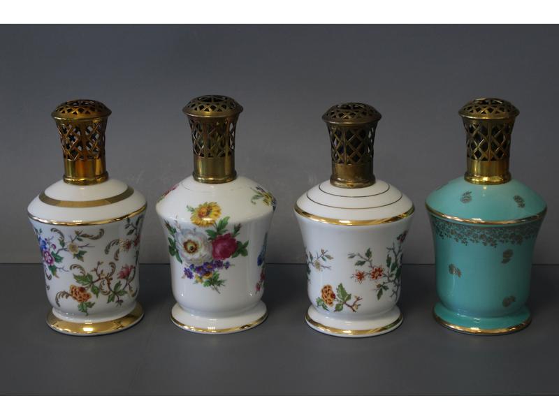 QUATRE LAMPES BERGER formées de vases en...